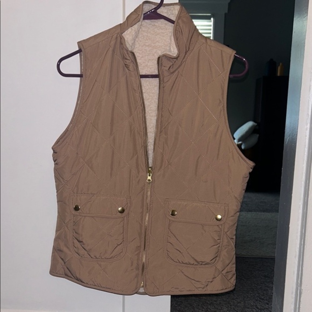 Women’s Tan Quilted Sherpa Vest- Small
